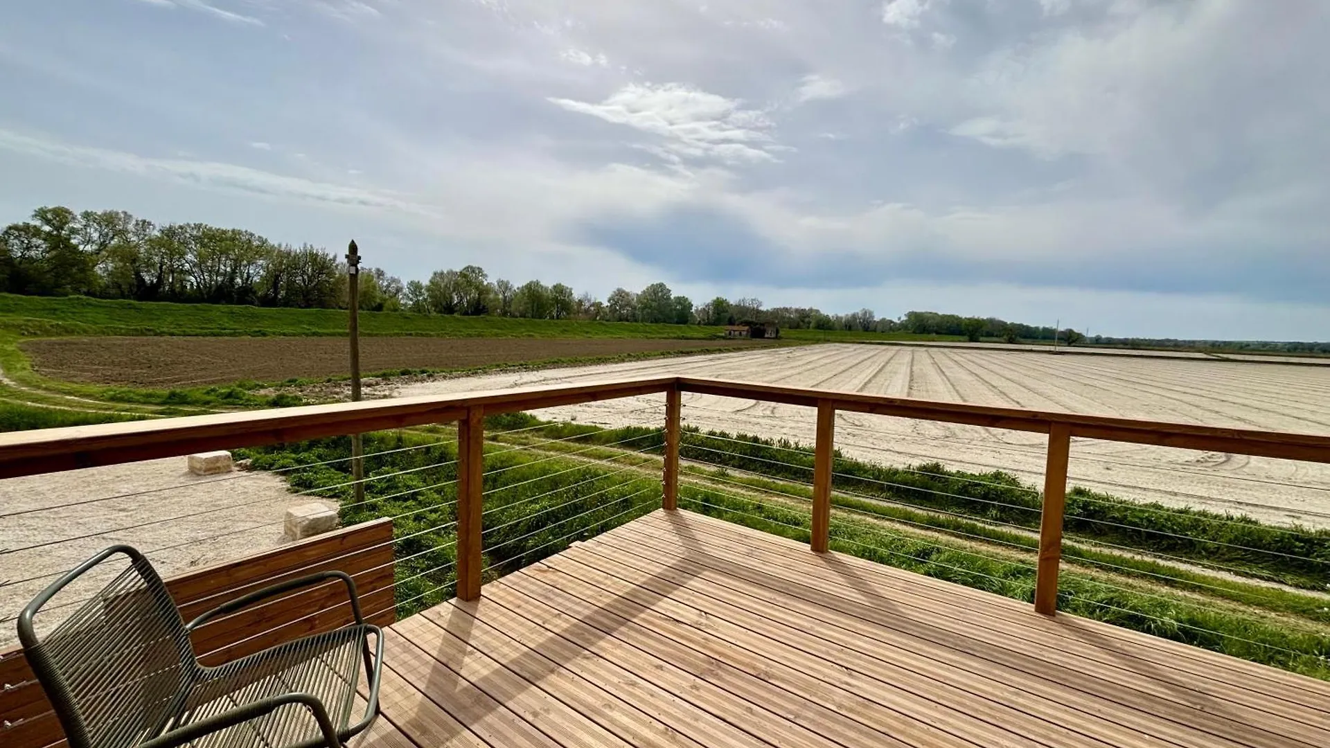 Peaceful Provence - Modern Countryside Tower Villa Fourques